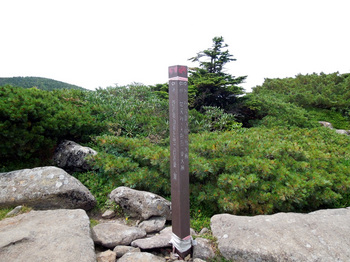 梵天岩→山頂の道標.jpg